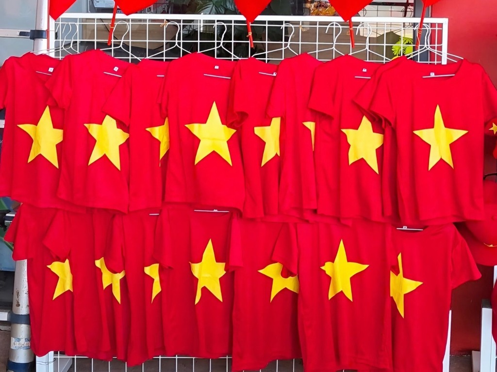 Hình in ngôi sao trên áo phải sắc nét và bám chắc vào nền vải