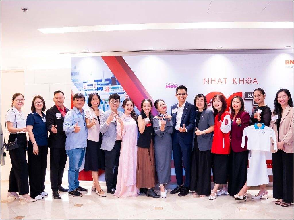 Nhất Khoa giúp bạn may mẫu quần áo đồng phục