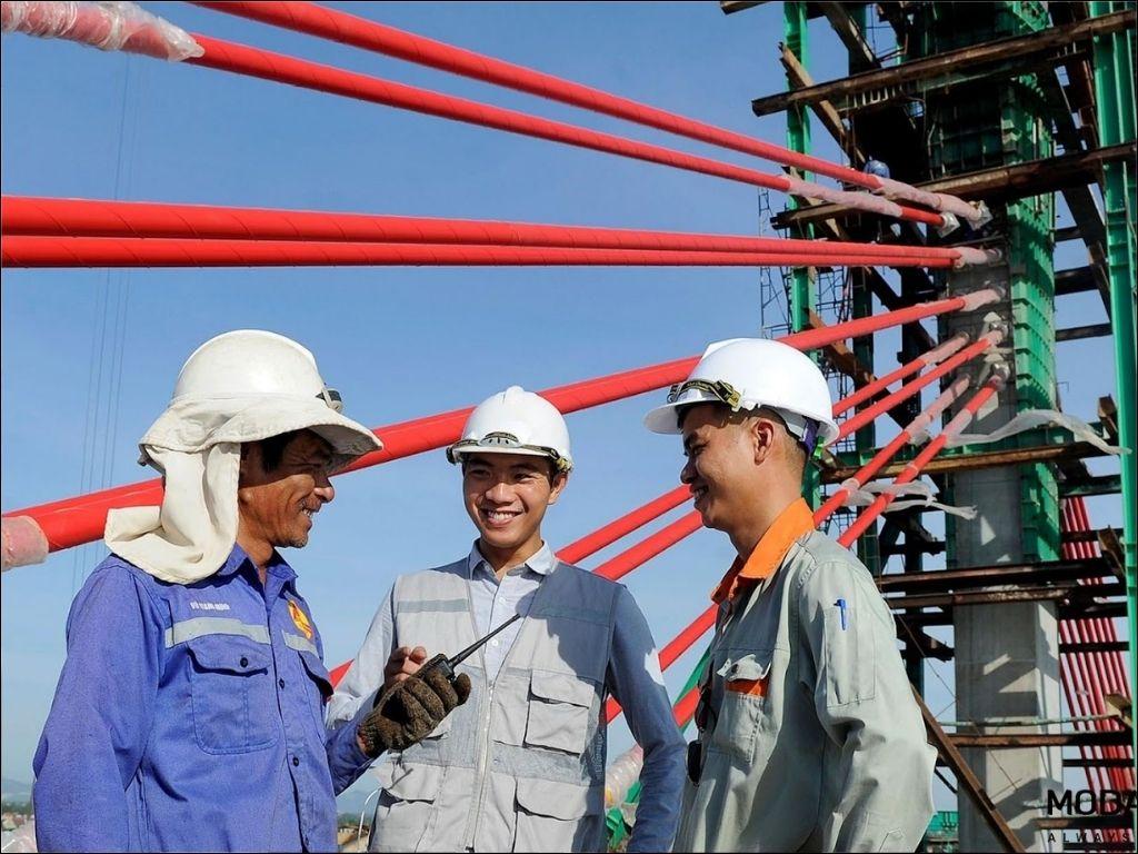 Đồng phục bảo hộ lao động ưu tiên sự an toàn và độ bền