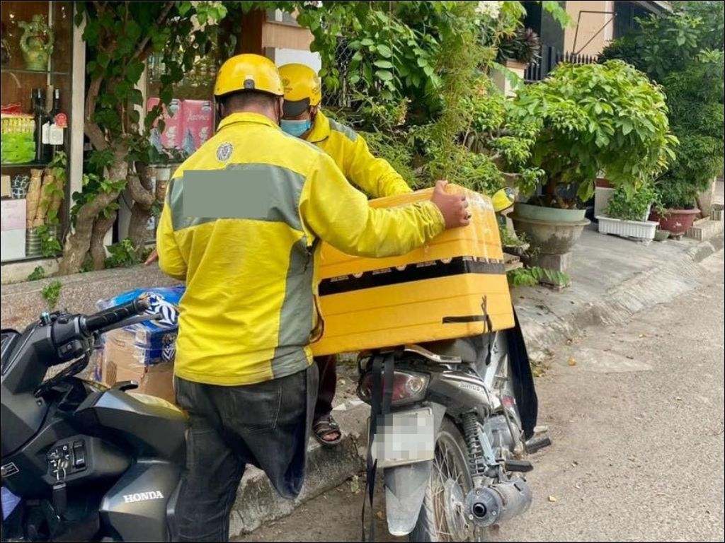 Áo khoác gió là mẫu may đồng phục đa năng, vừa che nắng, cản gió