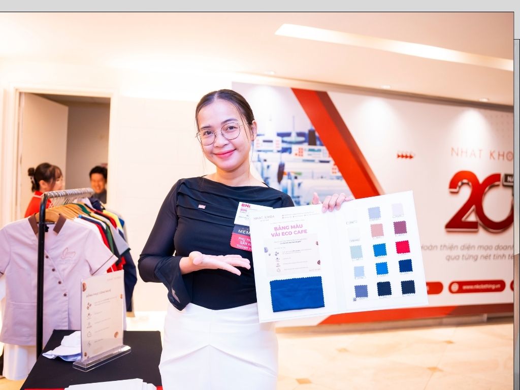 Nhất Khoa giúp bạn chọn vải may váy đồng phục học sinh