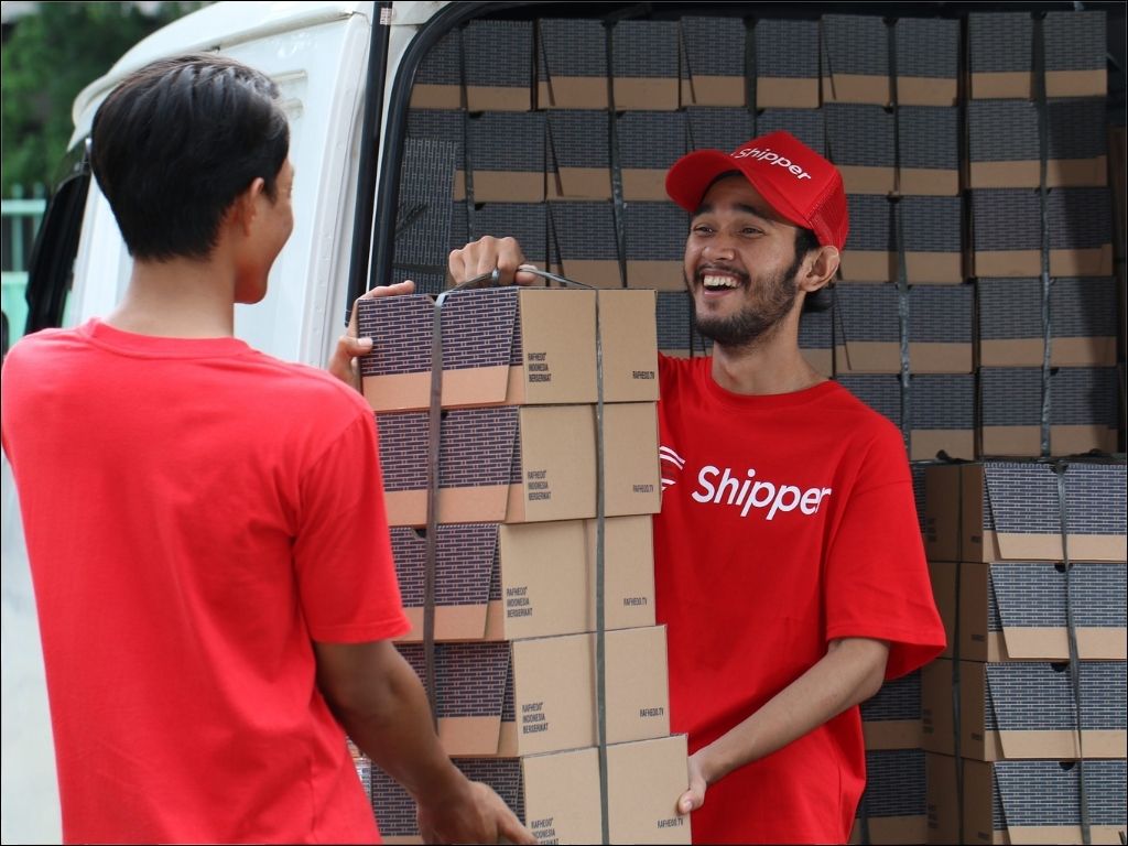 Áo thun đồng phục in logo thương hiệu