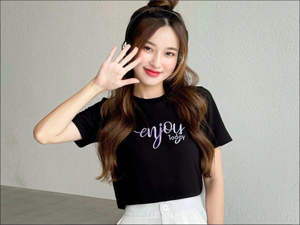 Một chiếc Áo Thun Cổ Tròn được thiết kế riêng cho ngày 20/10