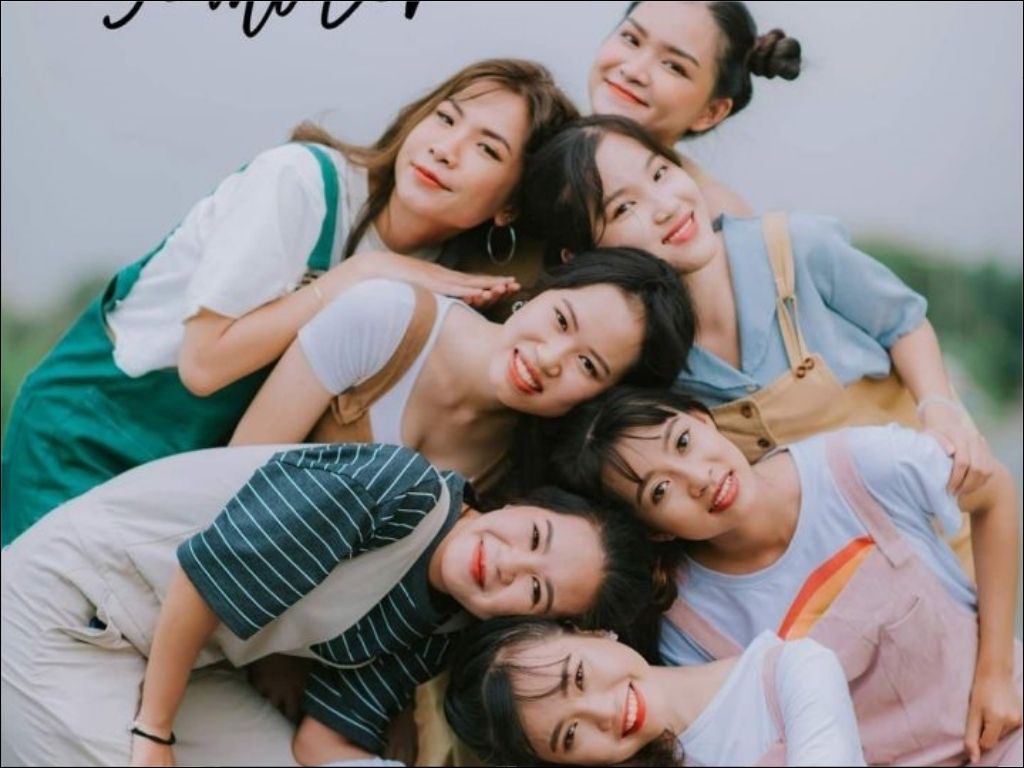 Bạn hãy ưu tiên những bức ảnh chụp chung cả nhóm
