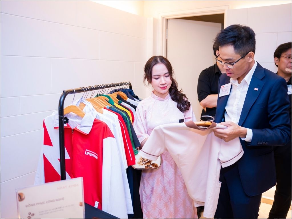 Nhất Khoa giúp bạn chúc 20 tháng 10