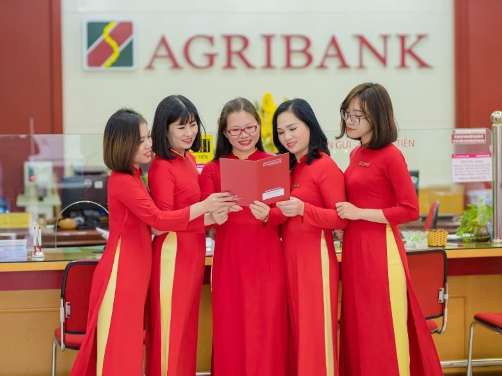 Áo dài đồng phục công sở giúp gắn kết tinh thần tập thể