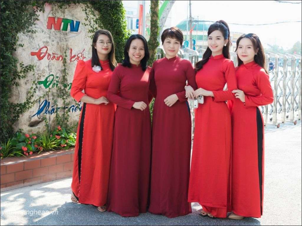 Thể hiện rõ nhất khi mọi người cùng mặc một chiếc áo đồng phục