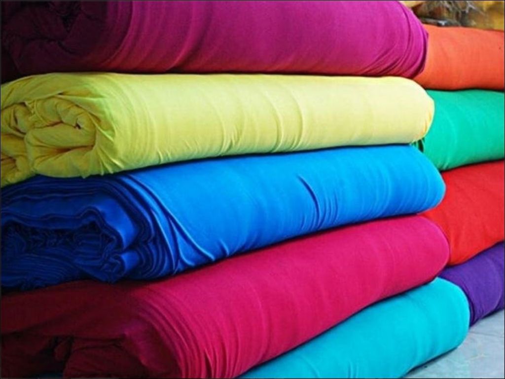 Bạn nên chọn một chiếc Áo Thun Cổ Tròn cao cấp làm từ vải chất lượng