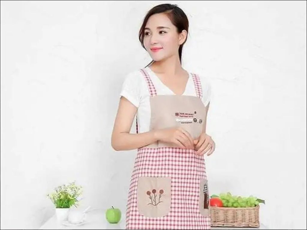 Tạp Dề là vật dụng rất quen thuộc khi in lên đó một câu chúc 20 10 cô giáo