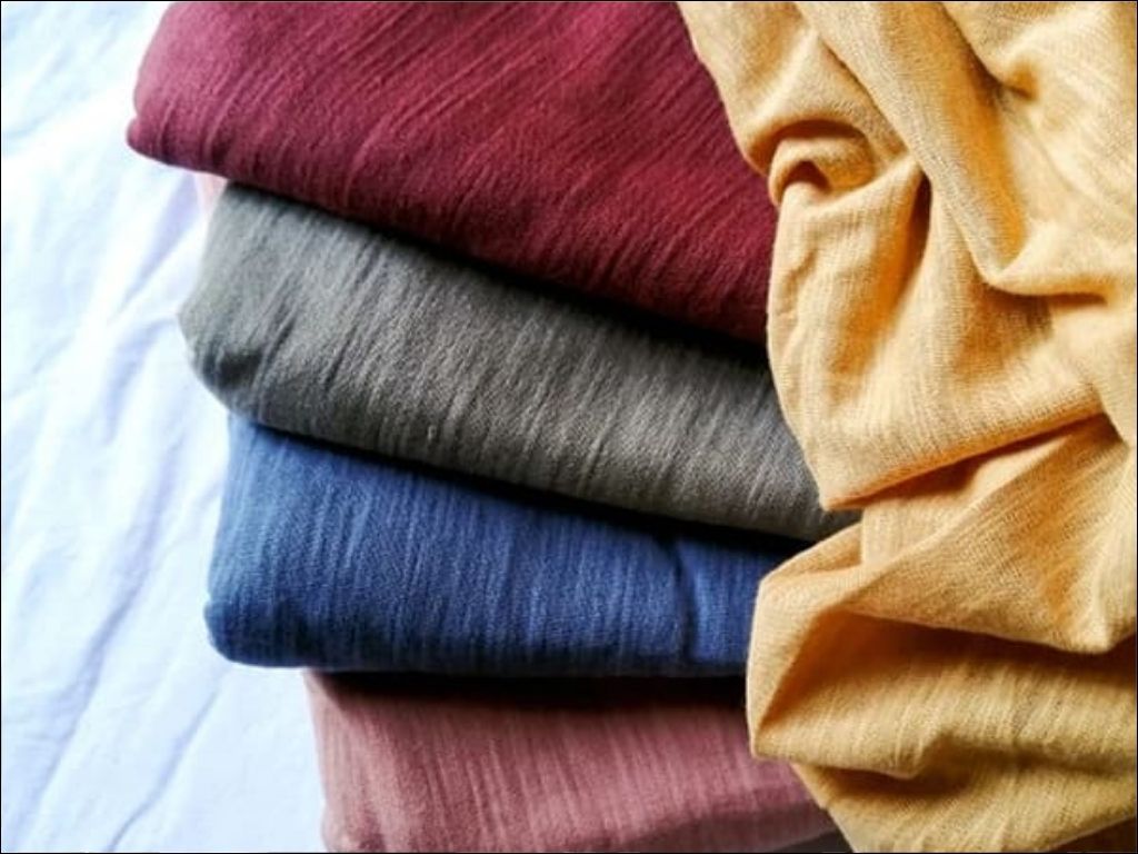 Chất liệu vải là yếu tố quyết định sự thoải mái và độ bền của sản phẩm