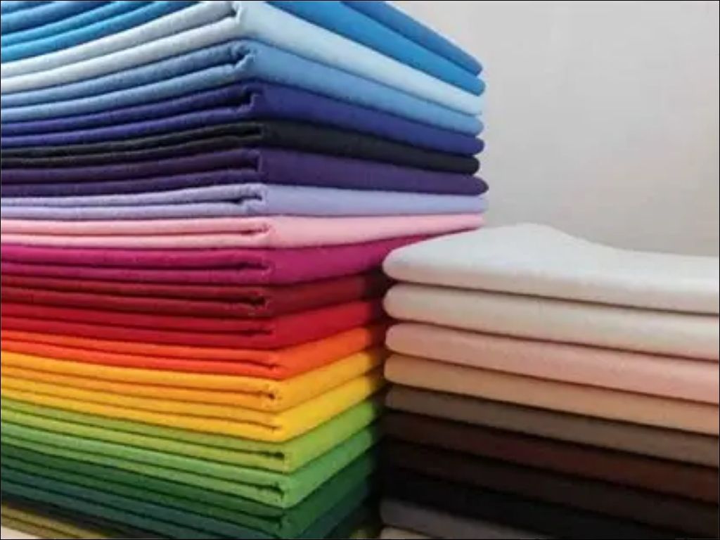 Chất liệu vải là yếu tố quyết định sự thoải mái và độ bền của sản phẩm