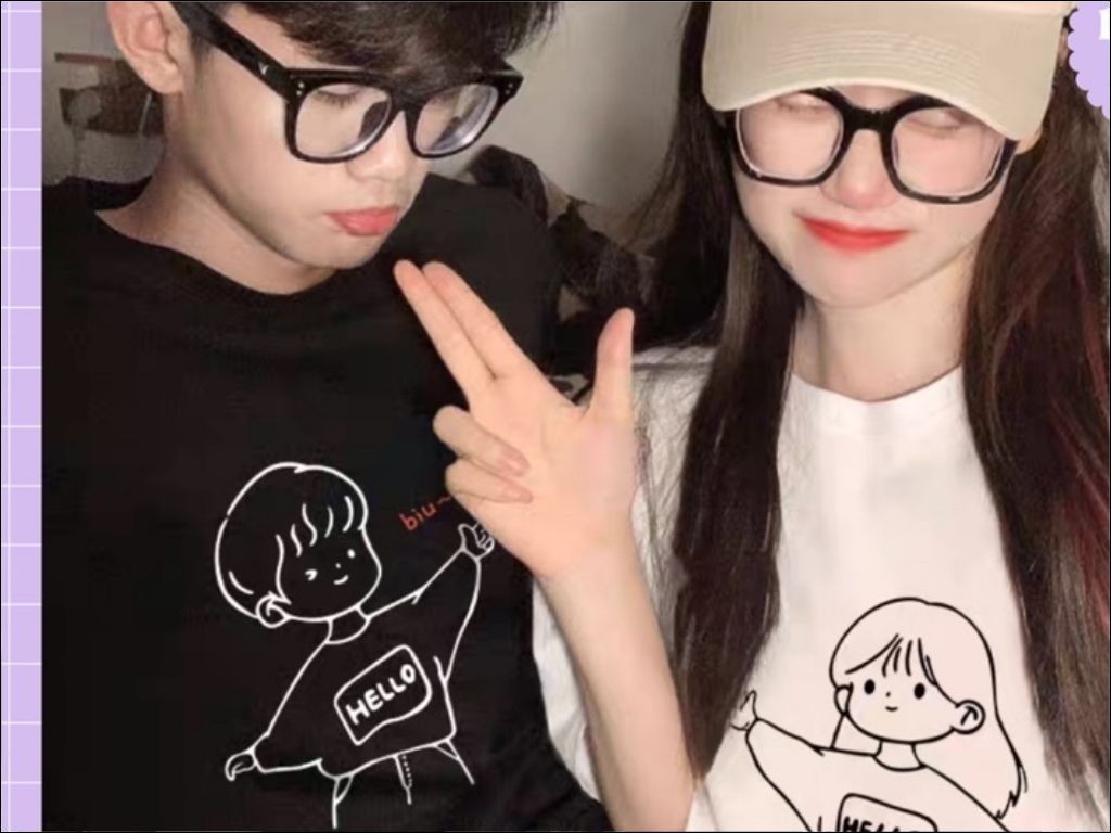 Một chiếc áo thun cổ tròn cao cấp in câu chúc ý nghĩa