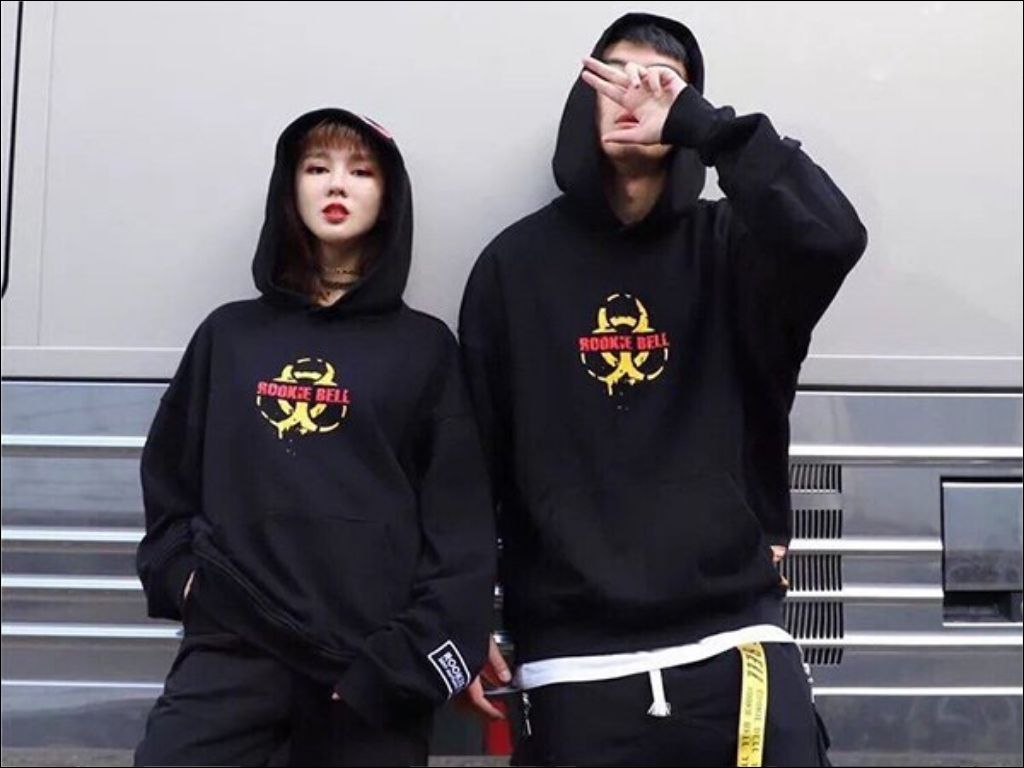 Một cặp áo hoodie ấm áp là lựa chọn hoàn hảo cho bạn