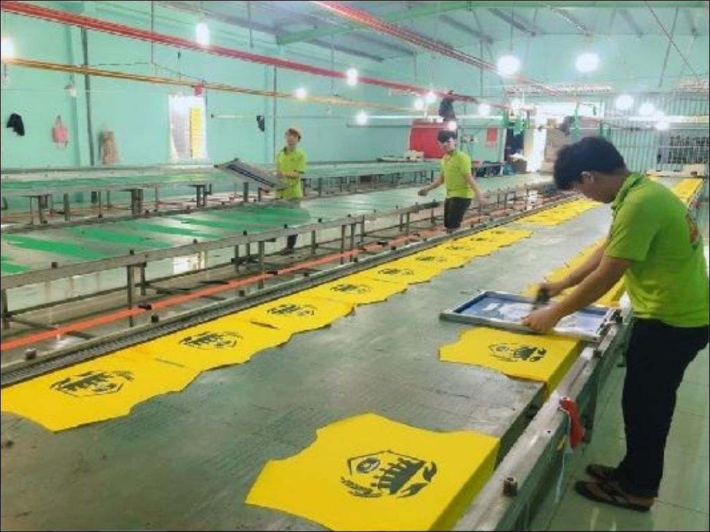 Bạn nên chọn quà tặng thông dụng trong cuộc sống như trang phục
