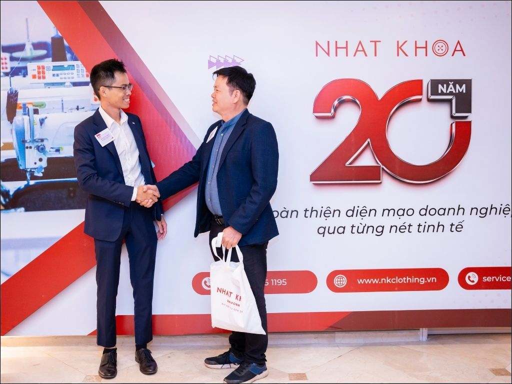 Nhất Khoa giúp bạn chúc ngày 20 10
