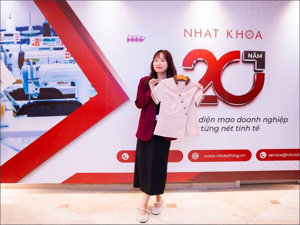 Bạn nên chọn quà tặng thông dụng trong cuộc sống như trang phục