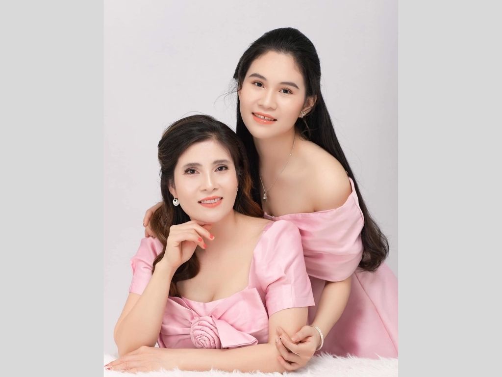 In hình ảnh kỷ niệm của bạn và người thân lên áo