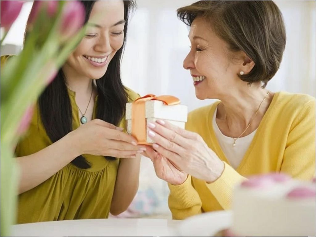 Bạn nên chọn một món quà có thể sử dụng hàng ngày