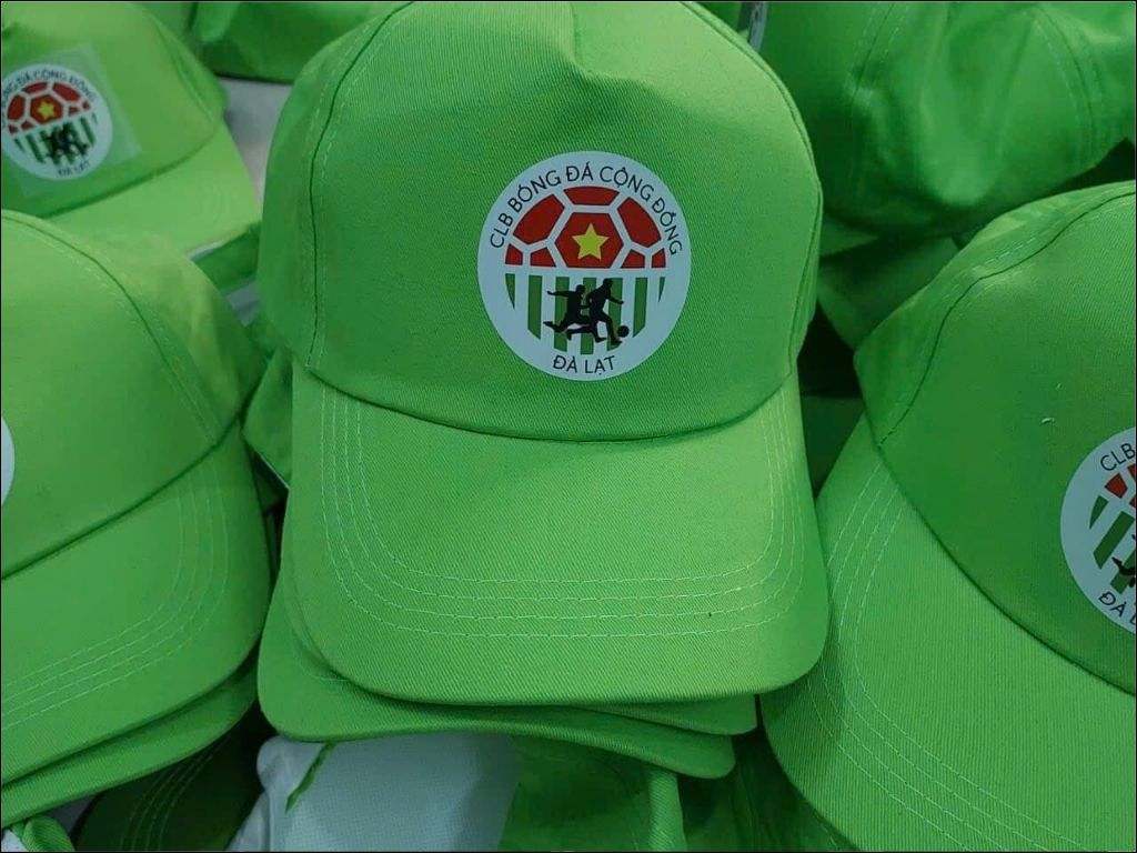 Một chiếc Nón được thiết kế riêng với tên