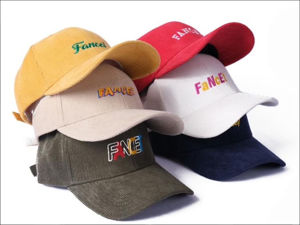 Một cặp Nón đôi được thiết kế riêng sẽ là món quà đáng yêu cho bạn