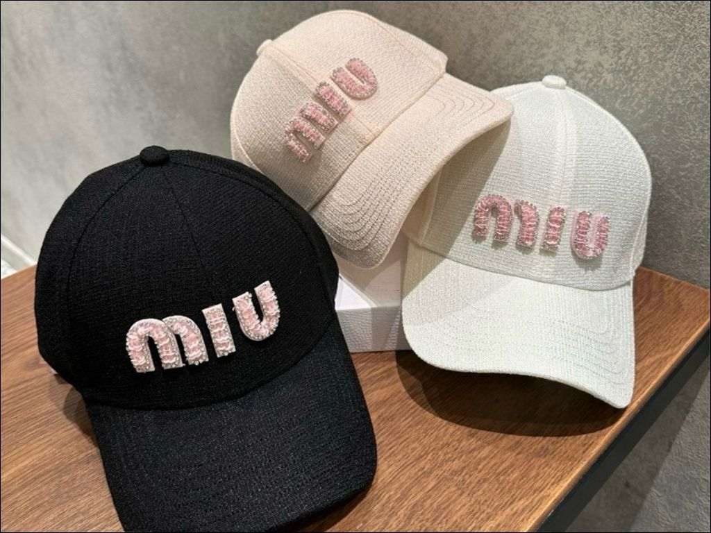 Một cặp Nón đôi được thiết kế riêng sẽ là món quà đáng yêu cho bạn