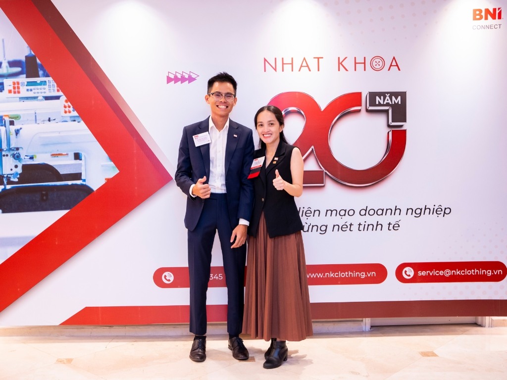 Nhất Khoa Uniform hỗ trợ thiết kế bộ vest công sở nữ trẻ trung