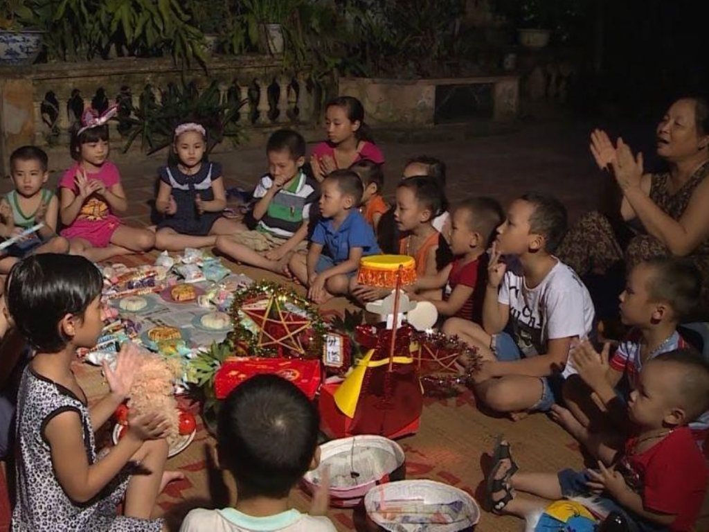 Phá cỗ Trung thu là hoạt động mang ý nghĩa sum vầy, ấm cúng và gắn kết tình thân