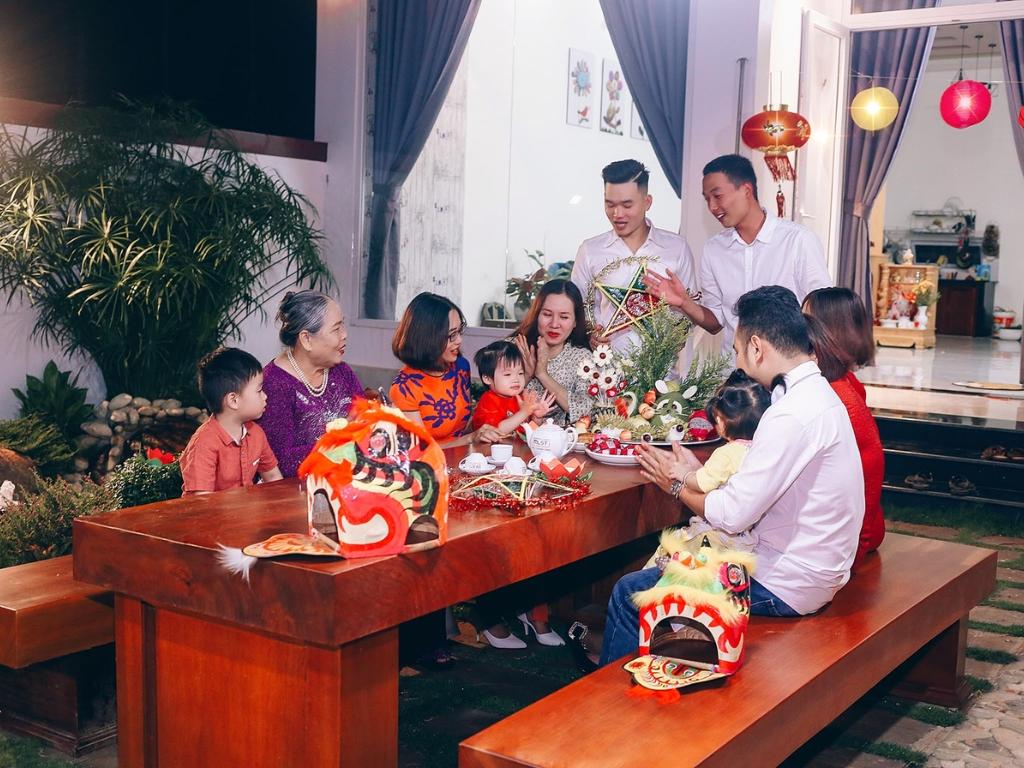 Mâm cỗ trông trăng mang ý nghĩa cầu mong sự ấm no, sung túc cho gia đình
