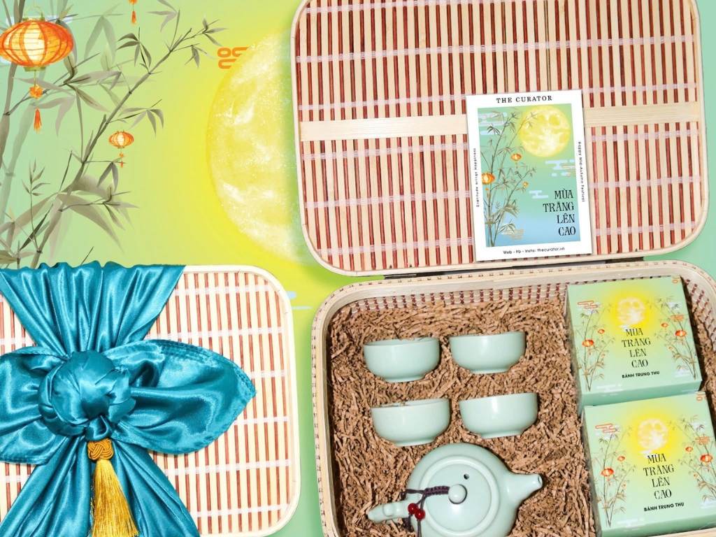 Bộ ấm trà gốm sứ là món quà trung thu sang trọng phù hợp với nhiều đối tượng