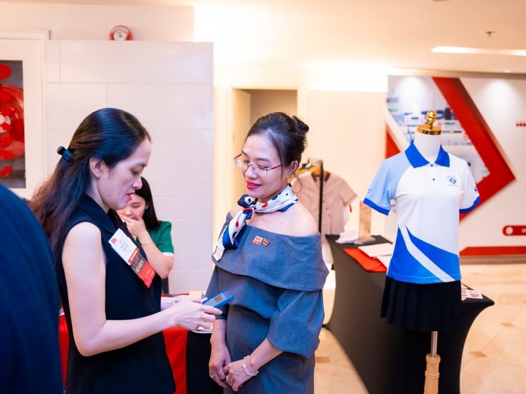 Nhất Khoa Uniform giúp bạn may áo polo nhóm đẹp