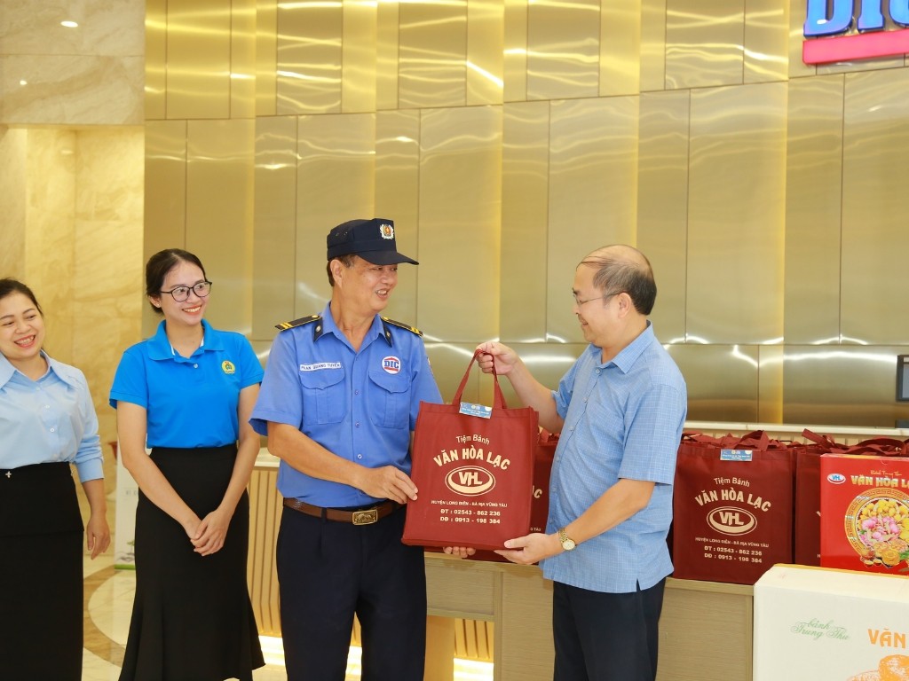 Ý nghĩa Tết Trung thu là dịp để bày tỏ lòng biết ơn qua những món quà