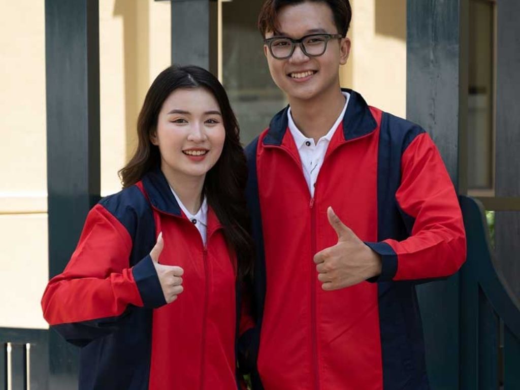 Màu đỏ làm tôn lên sự nổi bật trong đội ngũ
