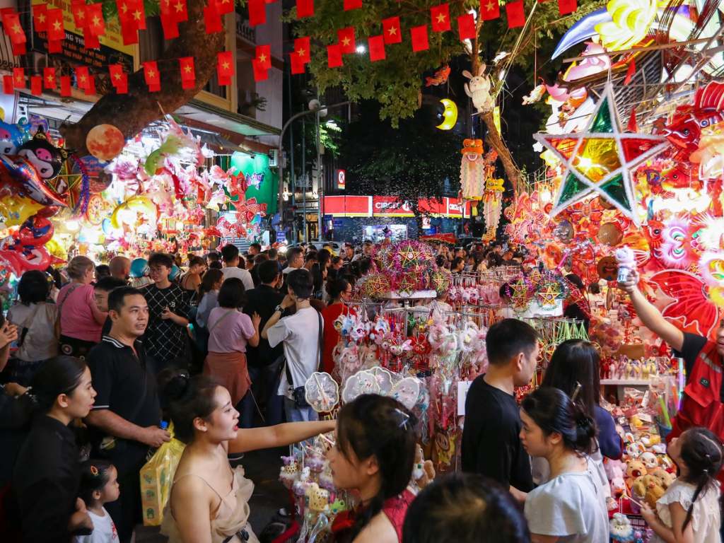 Địa điểm đi chơi Trung Thu tại Hà Nội có không khí náo nhiệt và sôi động