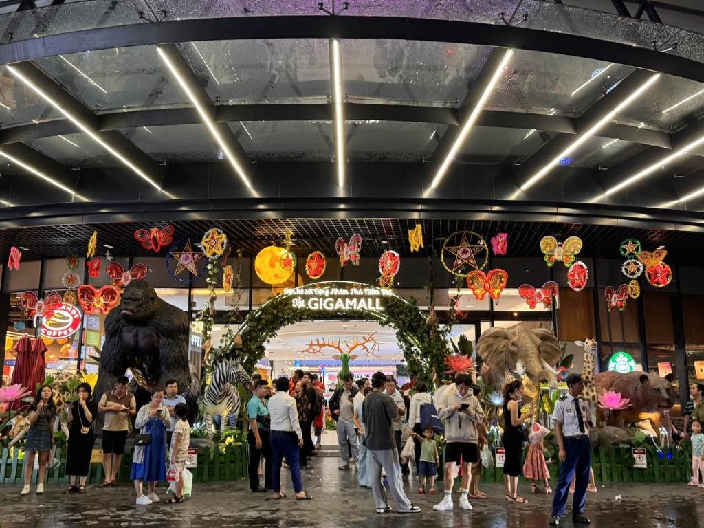 Giga Mail là nơi bạn có thể vừa vui chơi Trung thu vừa ăn uống, mua sắm và xem phim
