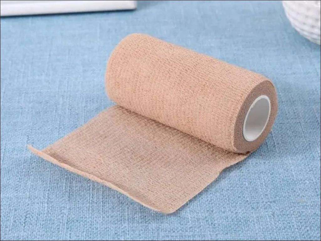 Băng gạc là một phần không thể thiếu trong bộ đồ bảo hộ