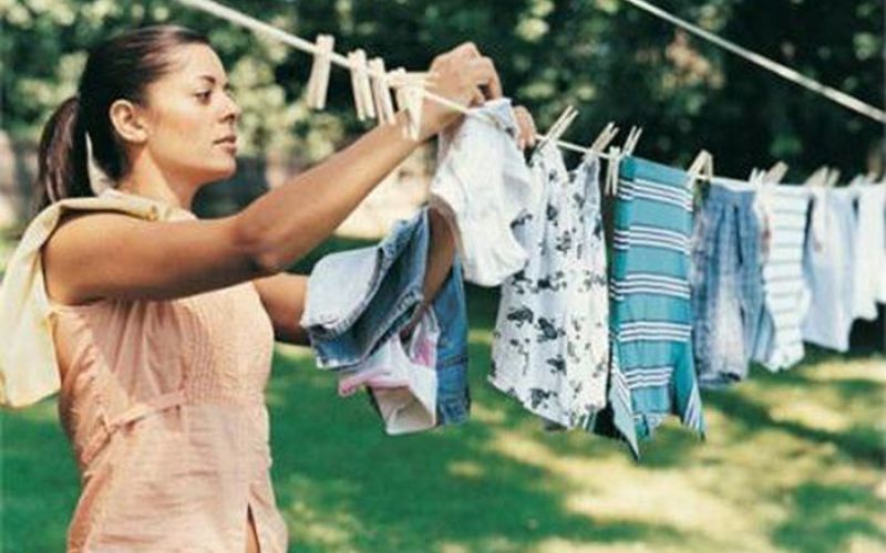 Bạn nên phơi áo ở nơi thoáng gió