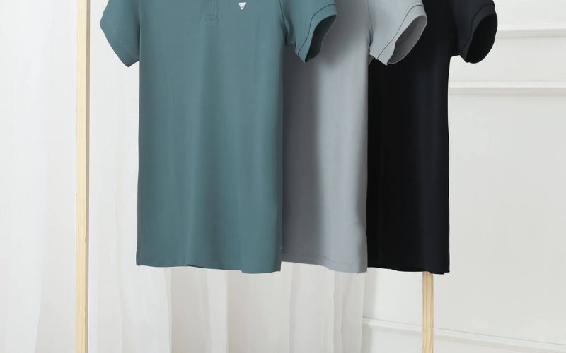 Thiết kế còn có phần đuôi áo sau dài hơn đuôi áo trước một chút