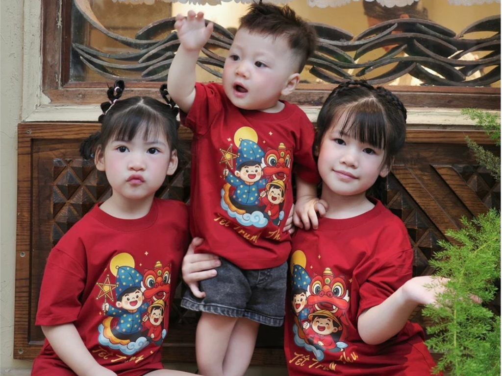 Mẫu quần áo Trung thu có gam màu đỏ rực rỡ