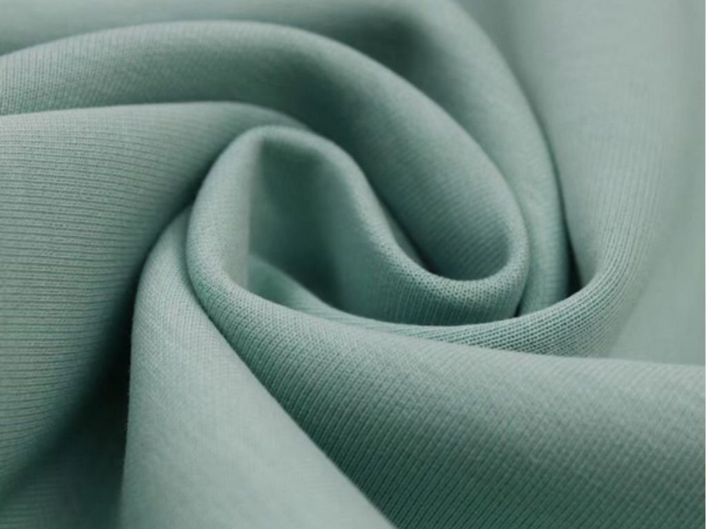 Áo polo chất liệu 100% cotton tạo sự thoải mái cho bạn