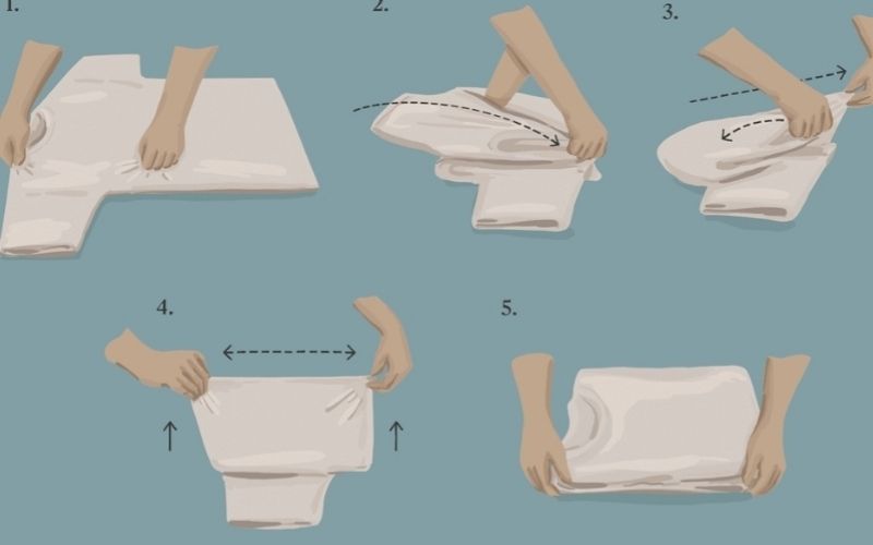 Bạn cần gấp phần vạt áo lên trên cho mép vạt áo chạm vào cổ