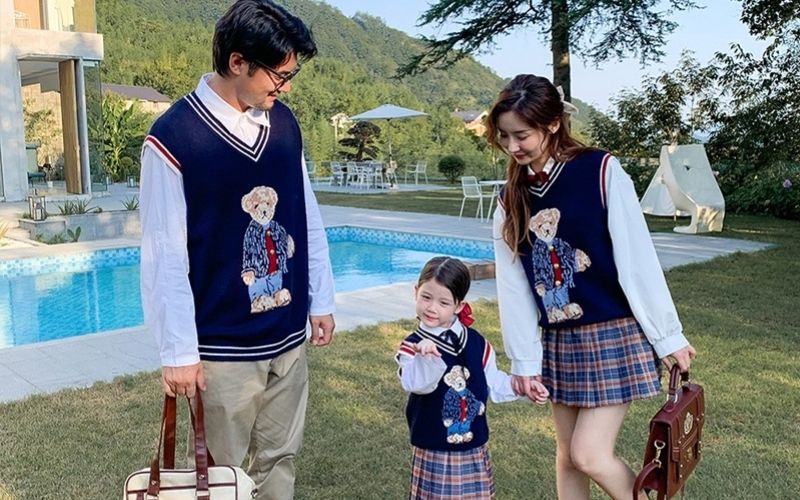 Thiết kế trên áo của người này sẽ là mảnh ghép hoàn thiện cho người kia