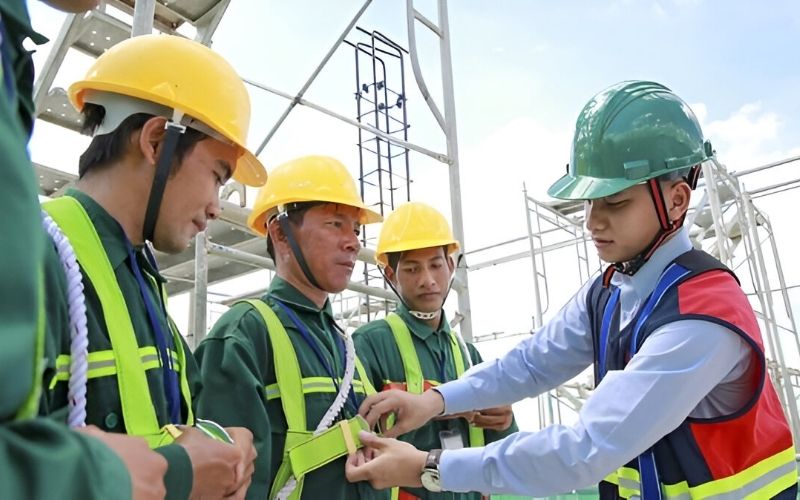 Một bộ đồng phục bảo hộ lao động tốt giúp bạn giảm thiểu rủi ro tai nạn