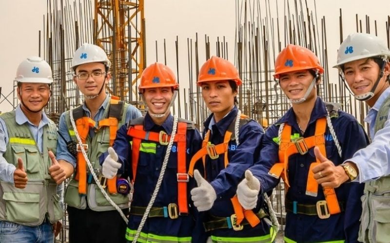Bạn nên đặt may số lượng lớn để tiết kiệm chi phí