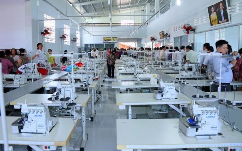 Chọn may trực tiếp tại xưởng để bạn dễ dàng cập nhật tiến độ sản xuất