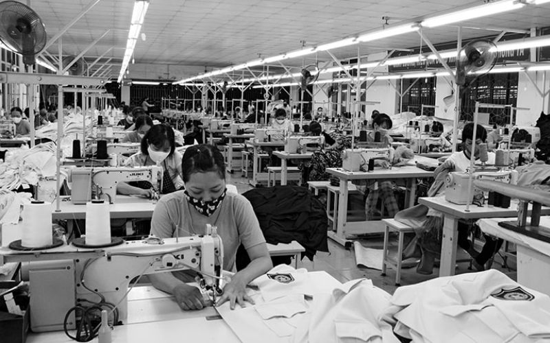 Bạn nên chọn công ty may đồng phục có quy trình làm việc minh bạch