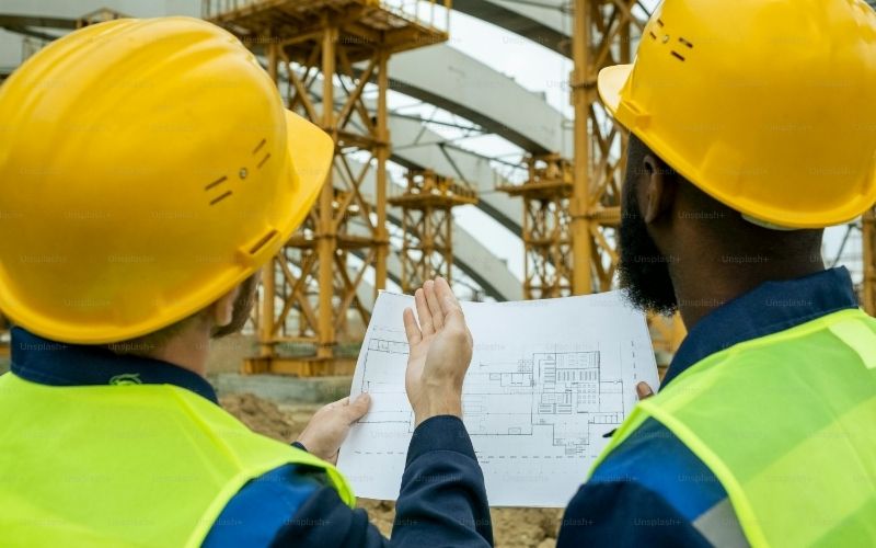 Áo được may bằng vải có màu sắc nổi bật như xanh chuối