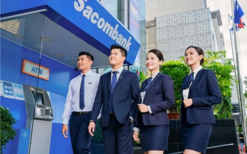 Form áo phải hiện đại, vừa vặn, tôn dáng người mặc