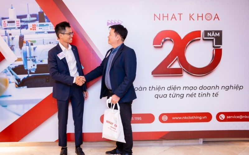 Nhất Khoa giúp bạn chọn áo đồng phục công ty đẹp