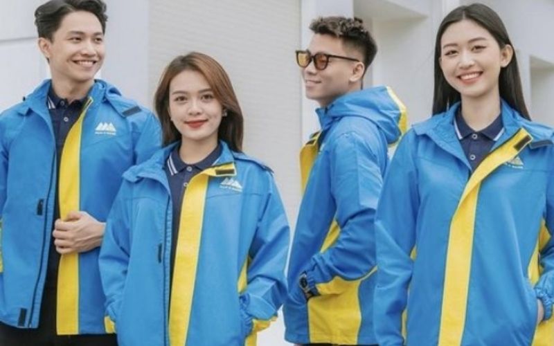 Áo khoác gió mỏng sẽ là mẫu đồng phục công ty nội thất lý tưởng