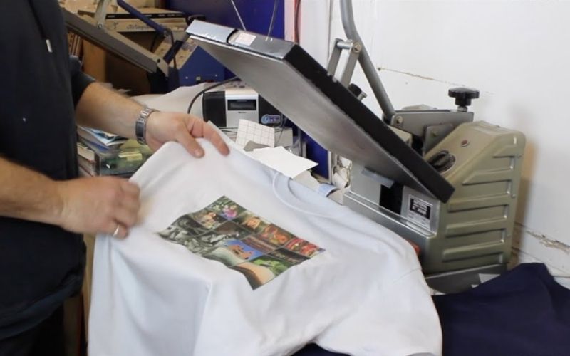In kỹ thuật số (DTG) in trực tiếp lên áo, không cần làm khung